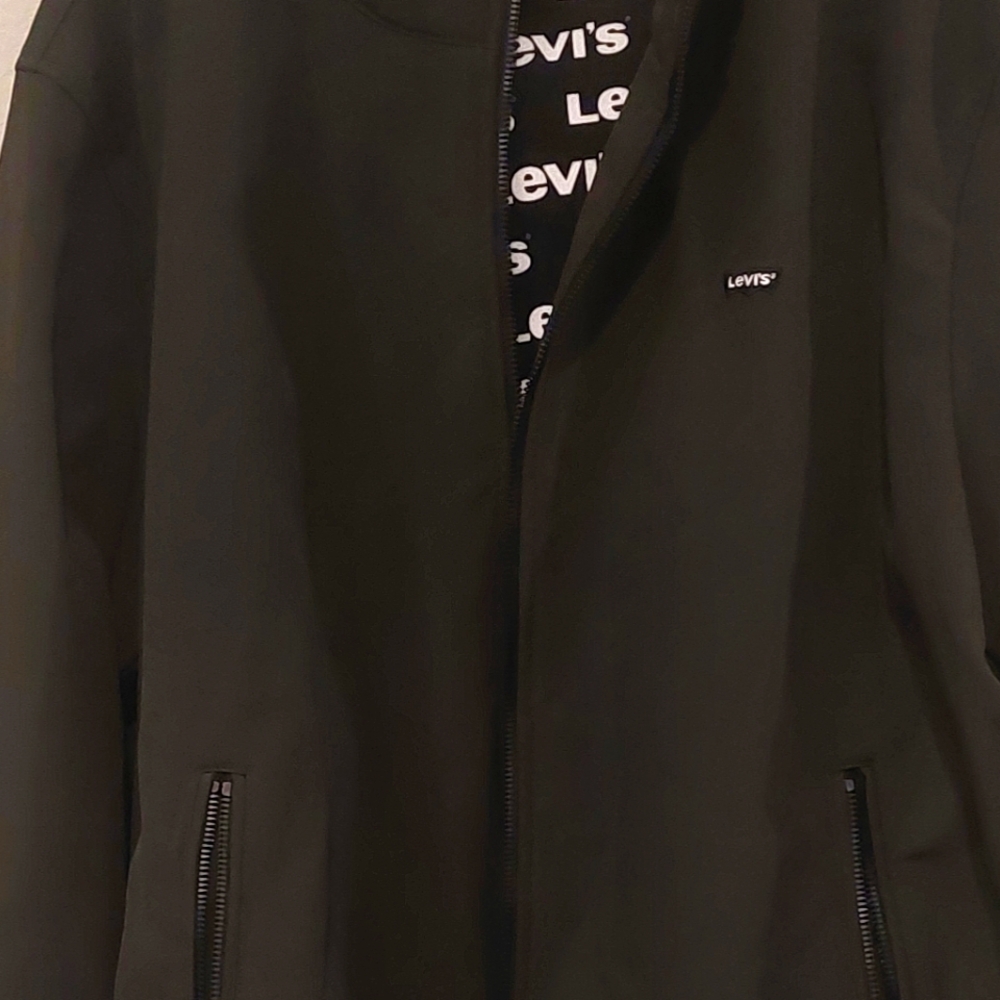 Levi men xl hunter green hooded soft shell jacket